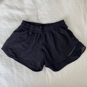 Lululemon - Hotty Hot Low-Rise Lined Shorts 4” size 8
